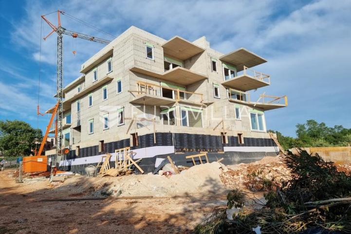 Istra, Umag, Dvosoban stan na drugom katu 58,75 m², 400 m od mora