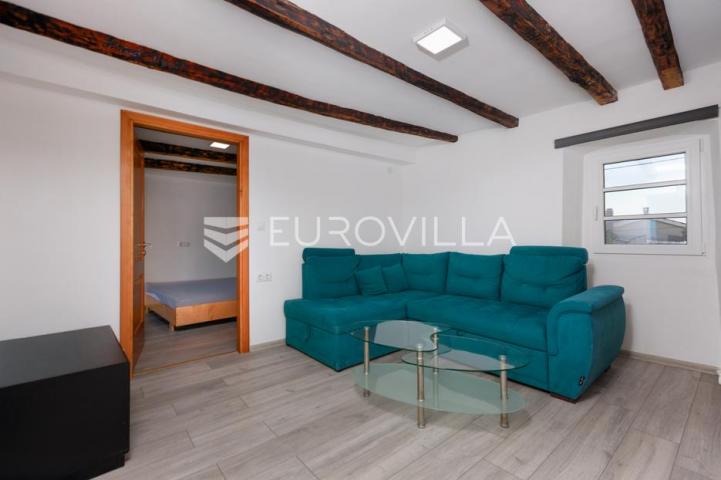 Krk, Milohnići, dvojna kamena kuća sa dvoetažnim trosobnim stanom 80 m²