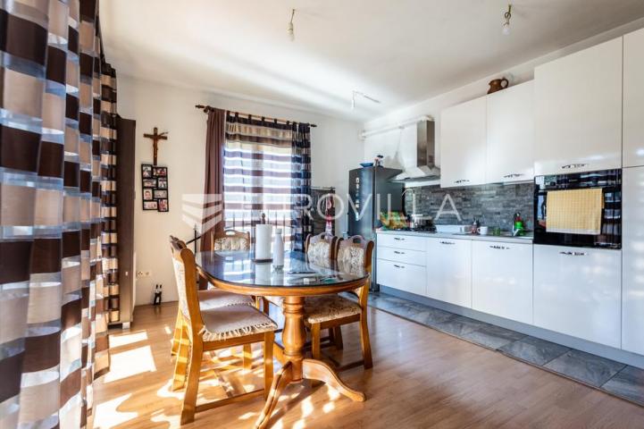 Trogir, Čiovo, roh bau zgrada za investiciju 