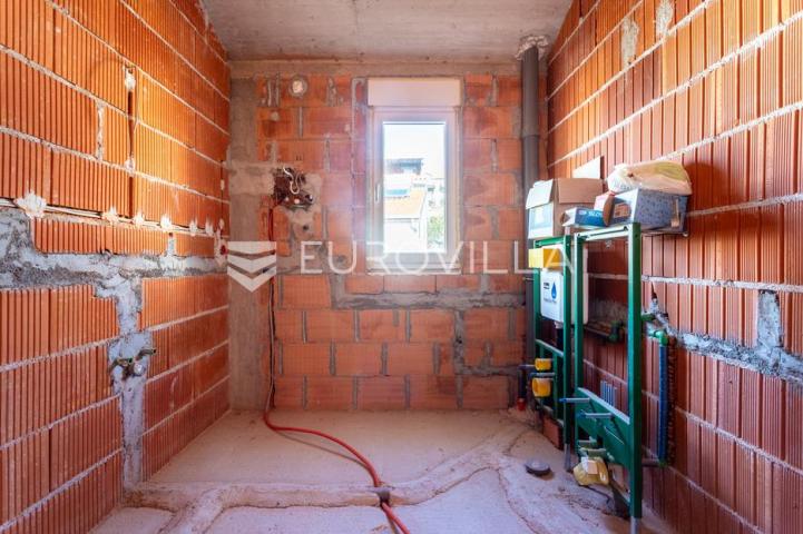 Trogir, Čiovo, roh bau zgrada za investiciju 