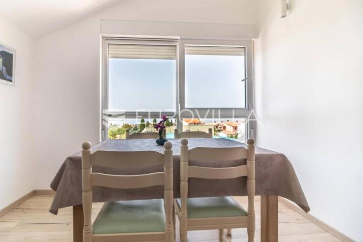 Istra, Peroj, apartmanska kuća s prekrasnom okućnicom i panoramskim pogledom na Brijune 