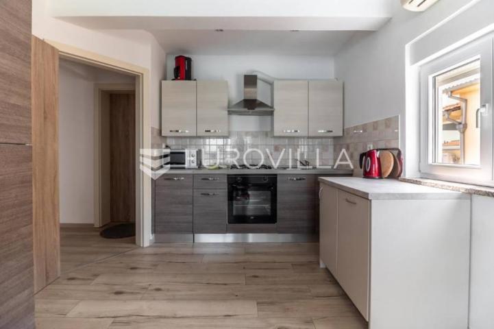 Istra, Peroj, apartmanska kuća s prekrasnom okućnicom i panoramskim pogledom na Brijune 