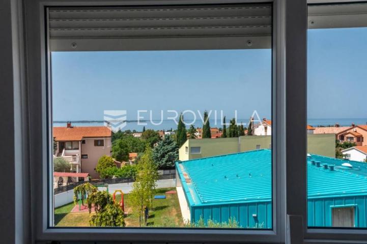 Istra, Peroj, apartmanska kuća s prekrasnom okućnicom i panoramskim pogledom na Brijune 