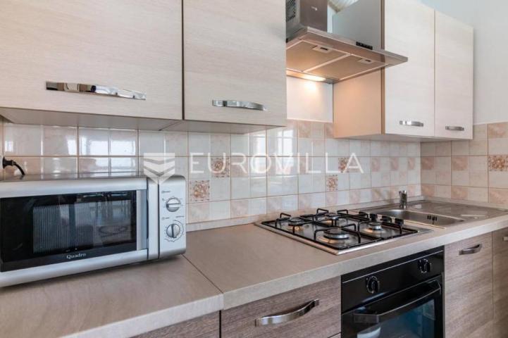Istra, Peroj, apartmanska kuća s prekrasnom okućnicom i panoramskim pogledom na Brijune 