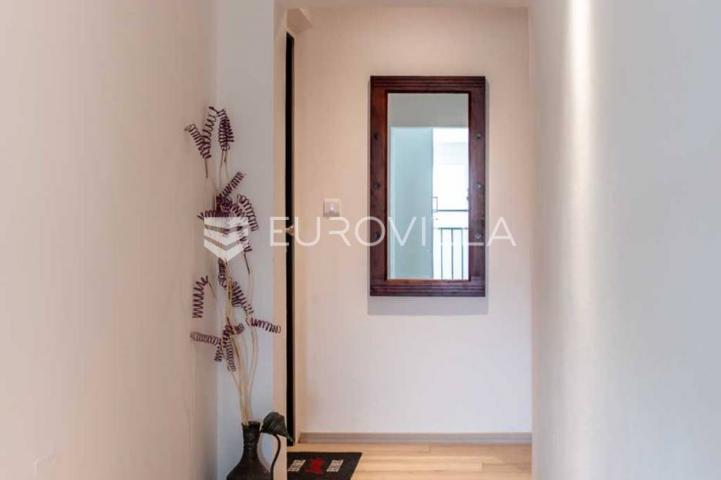 Istra, Peroj, apartmanska kuća s prekrasnom okućnicom i panoramskim pogledom na Brijune 