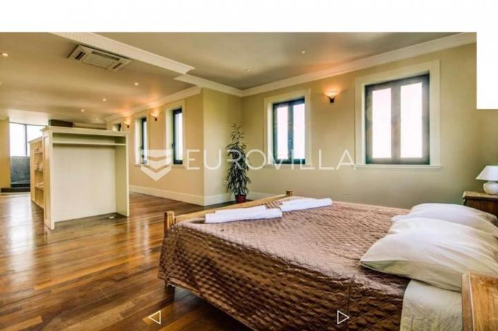 Istra, Pomer, prekrasna vila  od 490 m2 u blizini Marine s velikim vrtom i bazenom