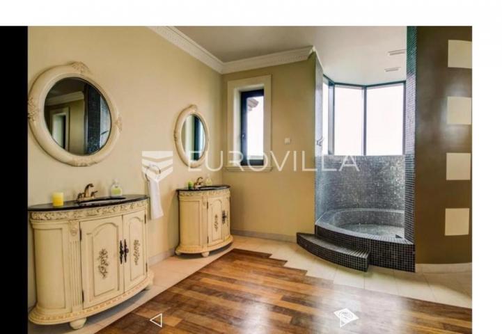 Istra, Pomer, prekrasna vila  od 490 m2 u blizini Marine s velikim vrtom i bazenom