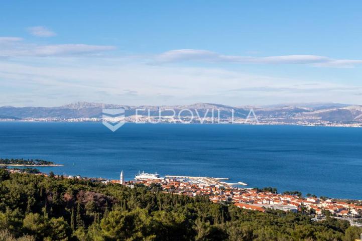 Brač, Supetar, građevinsko zemljište površine 3000 m²