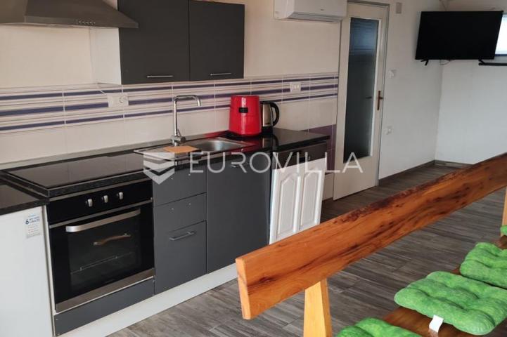 Istra, Tinjan, samostojeća kuća s bazenom i okućnicom 350m2