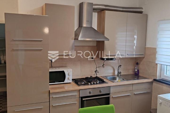 Istra, Tinjan, samostojeća kuća s bazenom i okućnicom 350m2