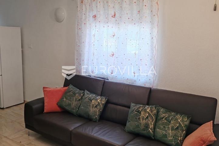Istra, Tinjan, samostojeća kuća s bazenom i okućnicom 350m2