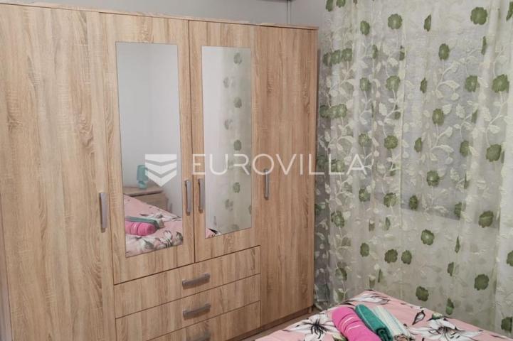 Istra, Tinjan, samostojeća kuća s bazenom i okućnicom 350m2