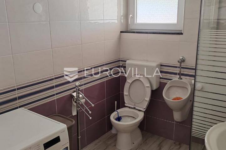 Istra, Tinjan, samostojeća kuća s bazenom i okućnicom 350m2