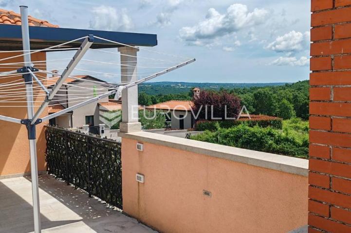 Istra, Tinjan, samostojeća kuća s bazenom i okućnicom 350m2
