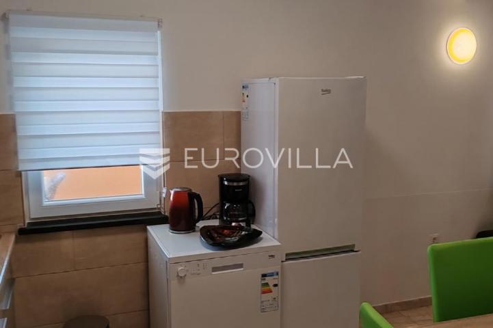 Istra, Tinjan, samostojeća kuća s bazenom i okućnicom 350m2