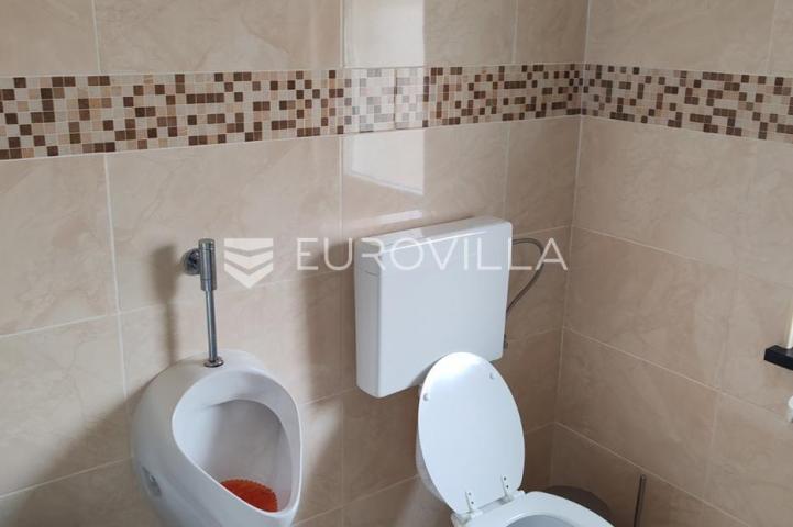 Istra, Tinjan, samostojeća kuća s bazenom i okućnicom 350m2