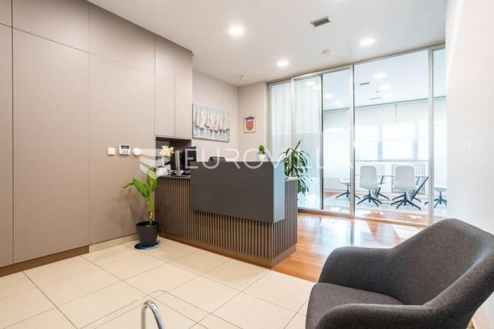 Split, Firule, reprezentativan ured na odličnoj lokaciji, 128 m², prodaja