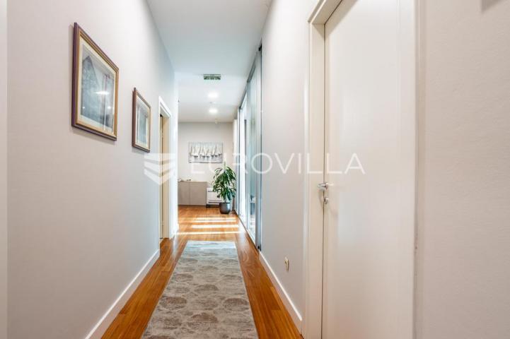 Split, Firule, reprezentativan ured na odličnoj lokaciji, 128 m², prodaja