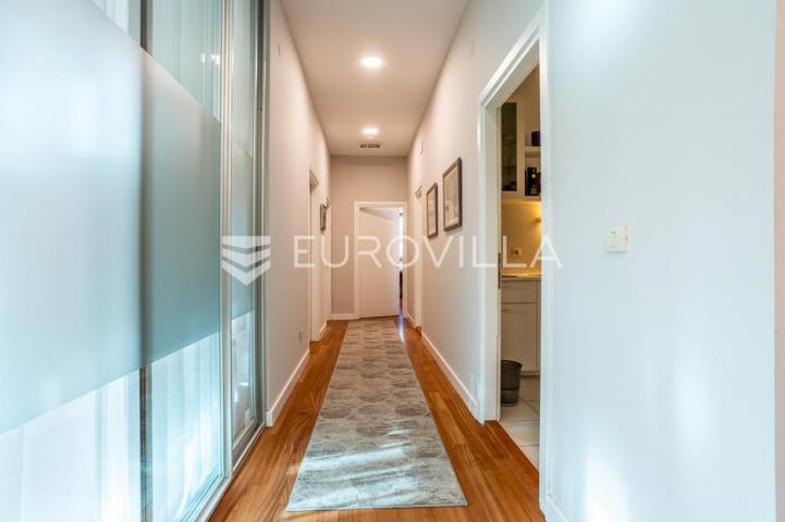 Split, Firule, reprezentativan ured na odličnoj lokaciji, 128 m², prodaja