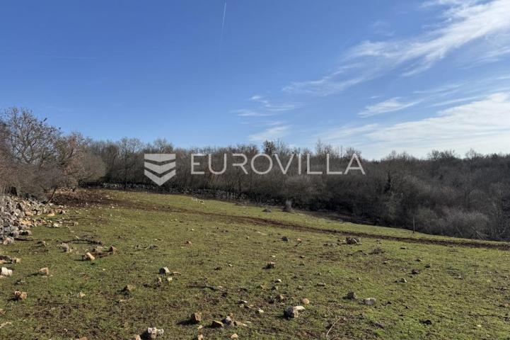 Istra, Poreč okolica - građevinsko zemljište 1154 m2 na rubu urbanizacije okruženo zelenilom