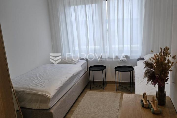 Podstrana, vila s 4 sobe, bazenom i panoramskim pogledom na more