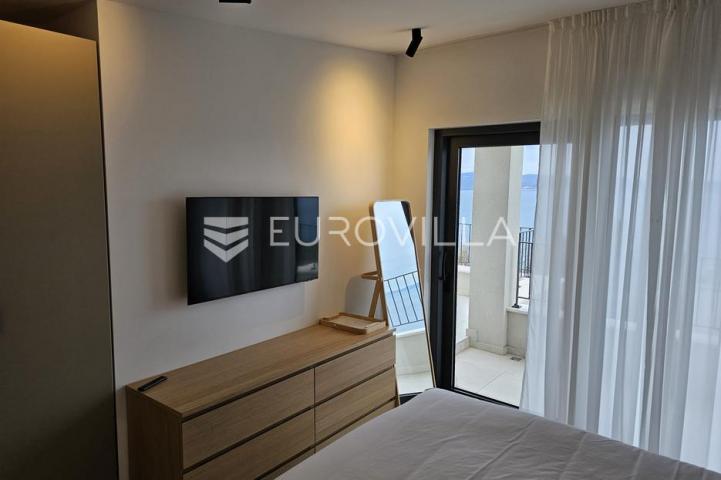 Podstrana, vila s 4 sobe, bazenom i panoramskim pogledom na more