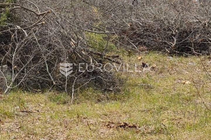 Raša, Trget veliko građevinsko zemljište 5545 m2
