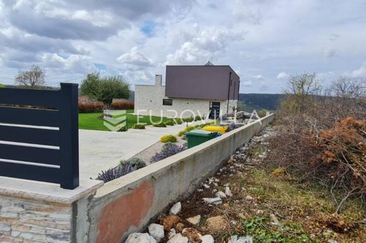 Raša, Trget veliko građevinsko zemljište 5545 m2