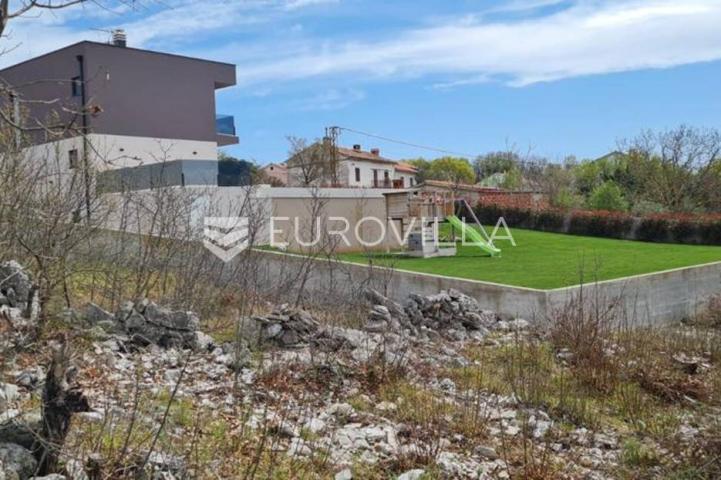 Raša, Trget veliko građevinsko zemljište 5545 m2
