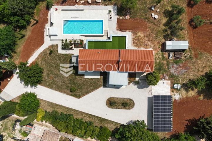 Istra, Višnjan - Kamena kuća 350 m2 smještena na zemljistu 7150 m2 sa pogledom na more