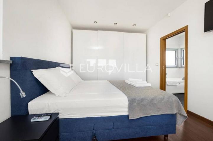 Istra, Banjole, prekrasna vila 277 m² na velikoj okućnici, 300 m od mora