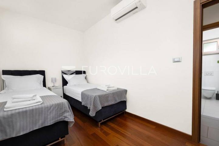 Istra, Banjole, prekrasna vila 277 m² na velikoj okućnici, 300 m od mora