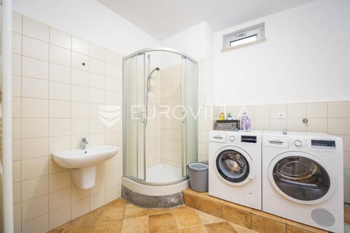 Istra, Banjole, prekrasna vila 277 m² na velikoj okućnici, 300 m od mora