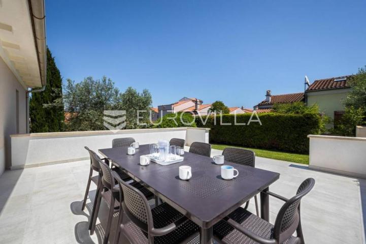 Istra, Banjole, prekrasna vila 277 m² na velikoj okućnici, 300 m od mora