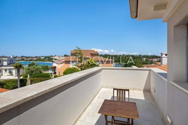 Istra, Banjole, prekrasna vila 277 m² na velikoj okućnici, 300 m od mora