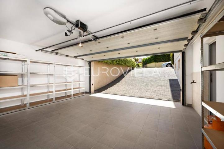 Istra, Banjole, prekrasna vila 277 m² na velikoj okućnici, 300 m od mora