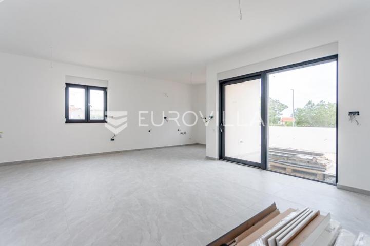 Vodice, prostran trosoban stan, 125,82 m²