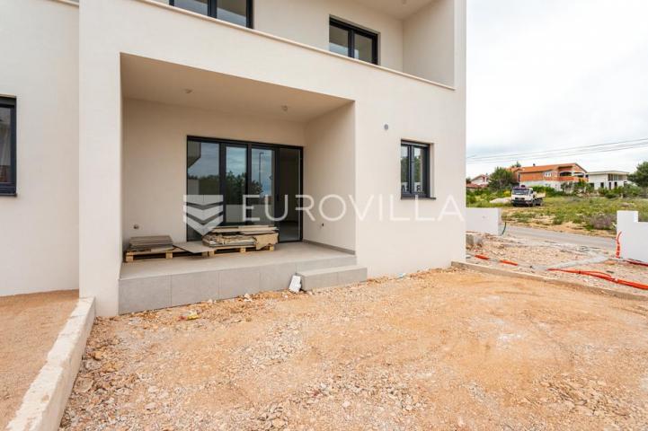 Vodice, prostran trosoban stan, 125,82 m²