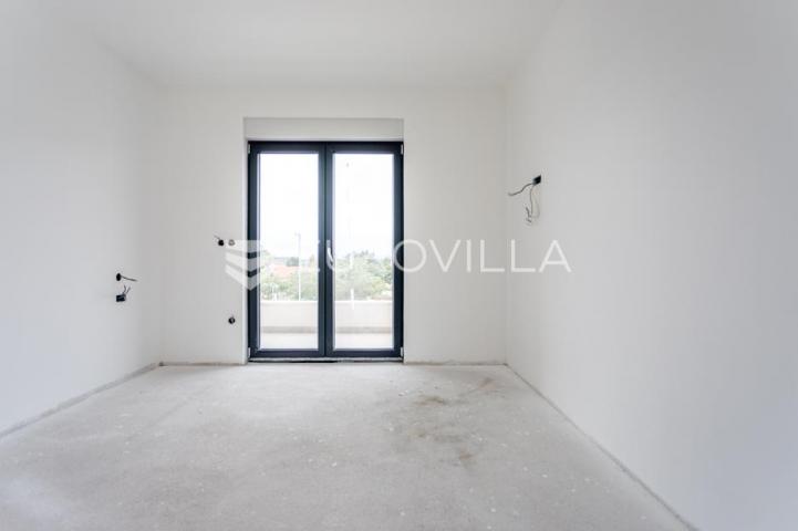 Vodice, prostran trosoban stan, 125,82 m²