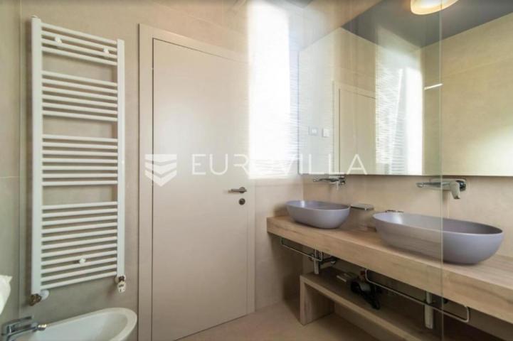 Istra, Buje, eskluzivna villa s prekrasnim pogledom na more 