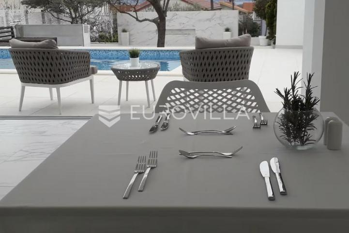 Zadar, Borik, Luksuzna stambena zgrada sa 2 bazena u funkciji turizma