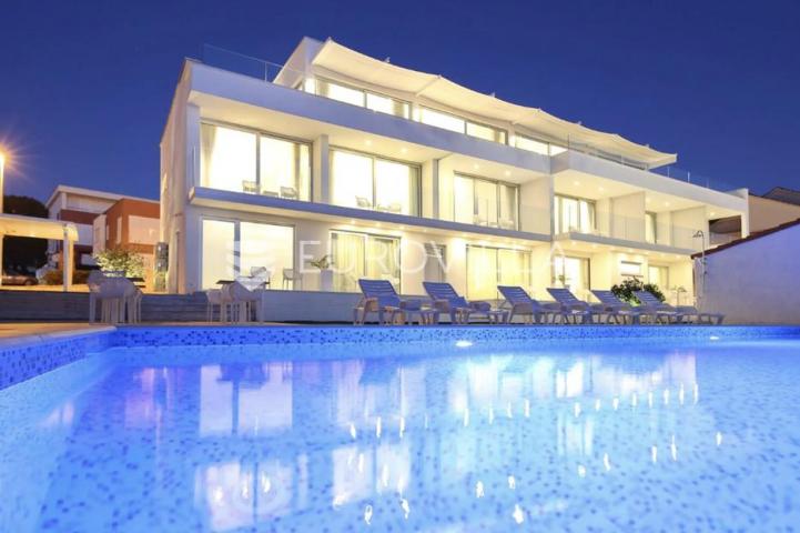Zadar, Borik, Luksuzna stambena zgrada sa 2 bazena u funkciji turizma
