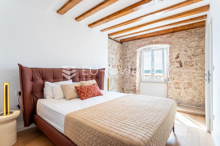 Šibenik, luksuzan stan na eksluzivnoj lokaciji, 1. red do mora