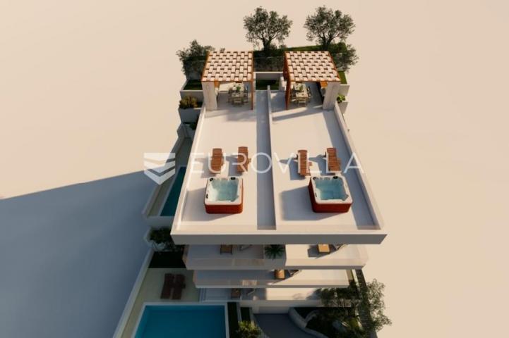 Omiška rivijera, luksuzni penthouse s krovnom terasom