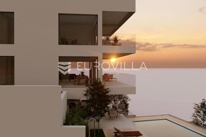 Omiška rivijera, luksuzni penthouse s krovnom terasom