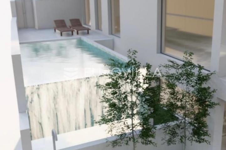 Omiška rivijera, luksuzni penthouse s krovnom terasom