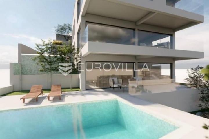 Omiška rivijera, luksuzni penthouse s krovnom terasom