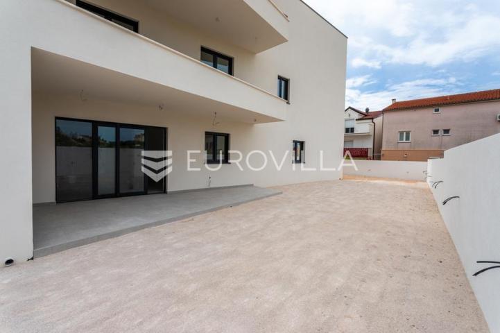 Vodice, prostran trosoban stan, 172,73 m²