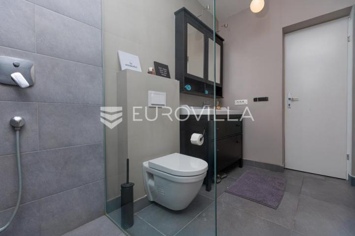 Crikvenica, Dramalj, moderan trosoban apartman s jacuzzijem, vrtom, bazenom i pogledom na more