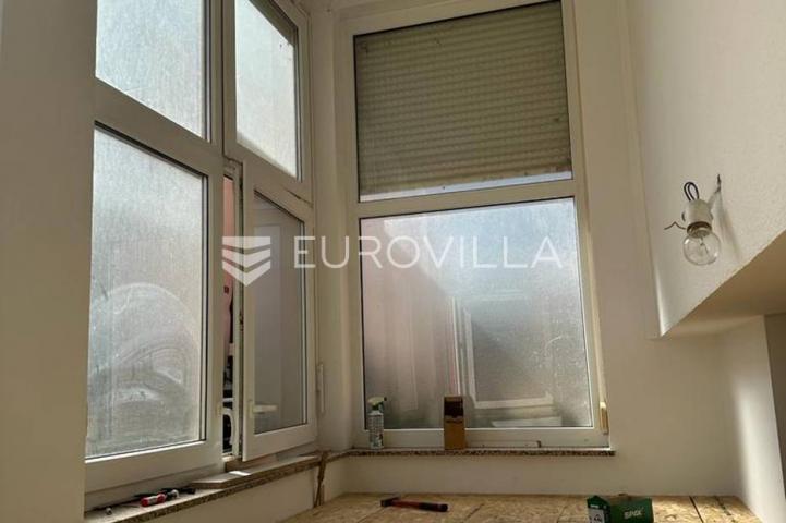 Istra, Barbariga, trosoban stan 50 m² u podrumskom dijelu stambene zgrade, pogled more